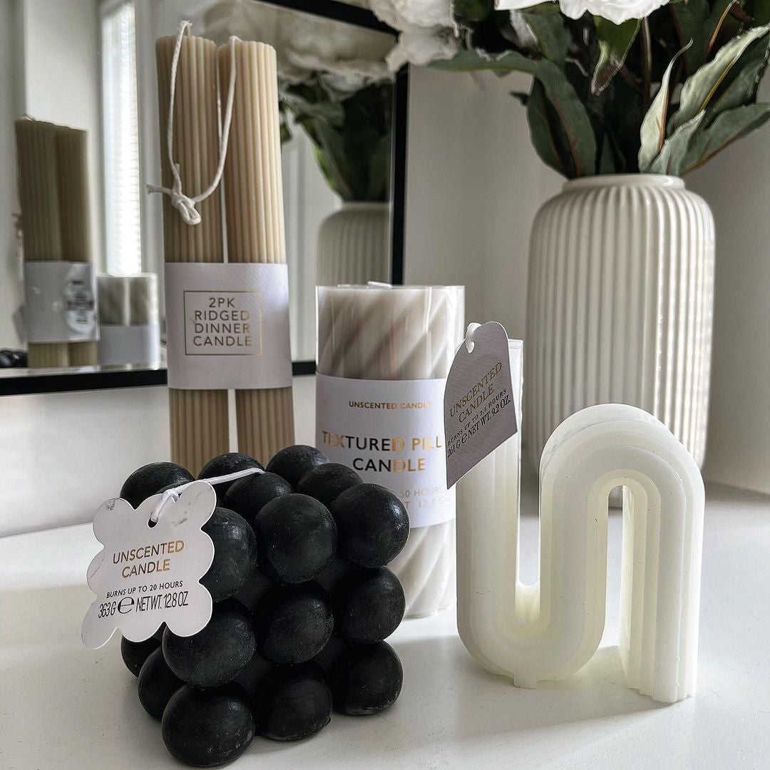 Una versión mucho más sobria, para una decoración 'black&white'. Precio: 2.50 euros.