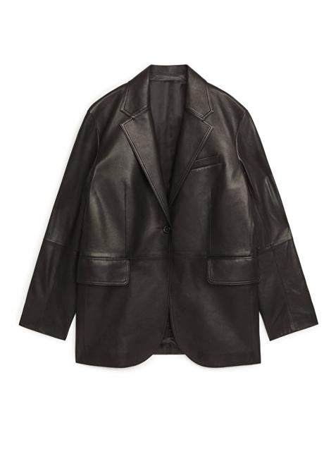 Imagen - Blazer de piel de Arket.