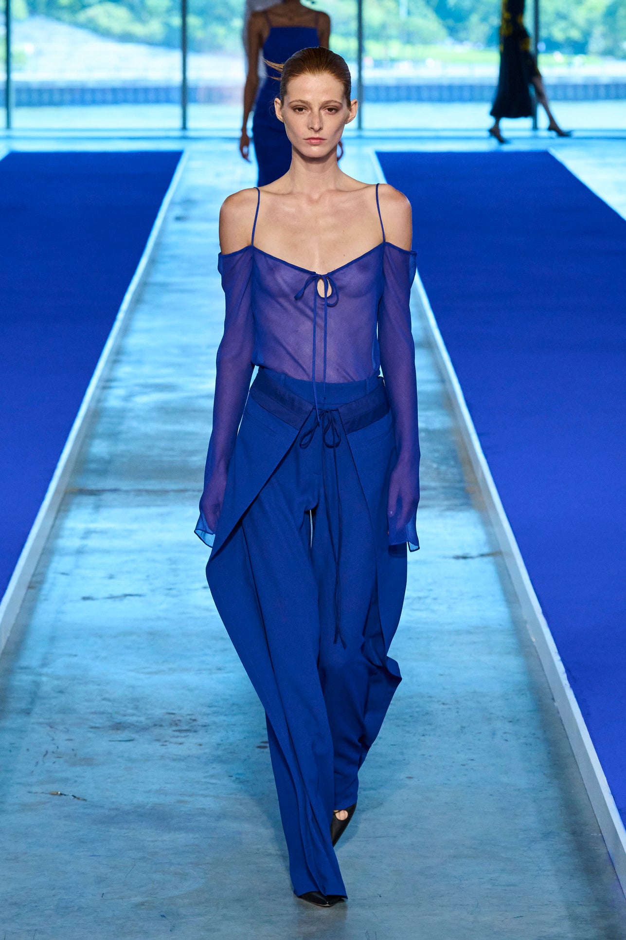 Jason Wu rompe su minimalismo con tonos vibrantes que sacan a resarcir el lado más juvenil y a la moda.