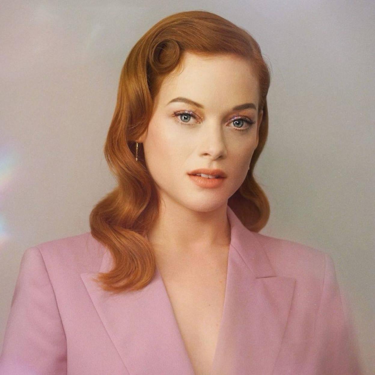 La actriz Jane Levy tiene una mirada radiante y fresca