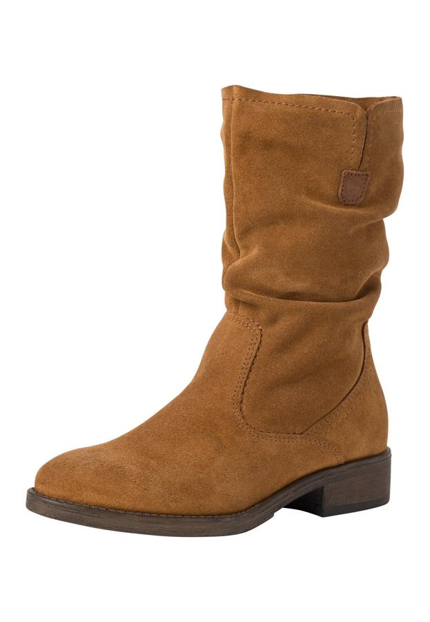 Botas con efecto piel coñac que podrás combinar con vaqueros bootcut o con vestidos de oficina para la rutina. Son de Tamaris. Precio: 89,95 €.