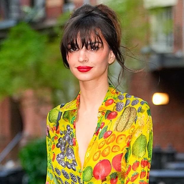 La modelo Emily ratajkowski con nuevo look.