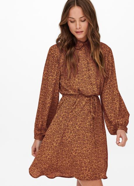 Imagen - Vestido corto fluido con estampado de flores de Jdy, 29,99€.