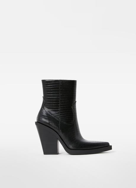 Imagen - Botines negros de Bershka. Foto: Bershka.