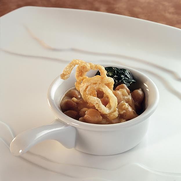 El potaje de garbanzos con callos de bacalao del chef Diego Guerrero.