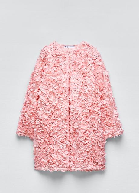 Imagen - Abrigo de flores en rosa de Zara. Foto: Zara.