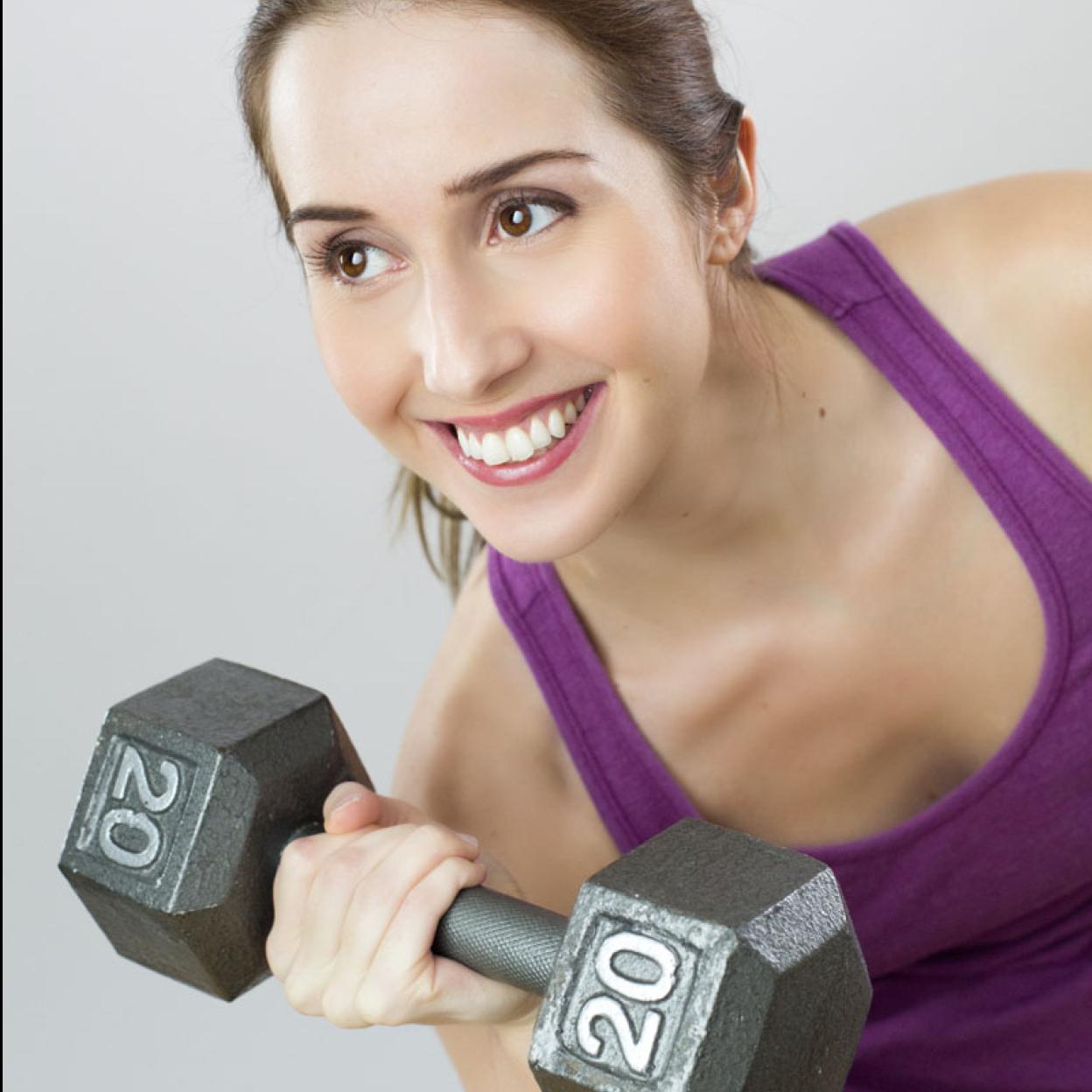 Las pesas ayudan a perder peso y ganar masa muscular.