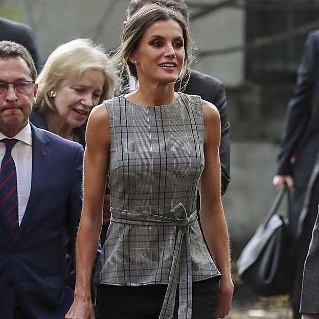El conjunto de Sfera cómodo, elegante y baratísimo que llevaría la reina Letizia
