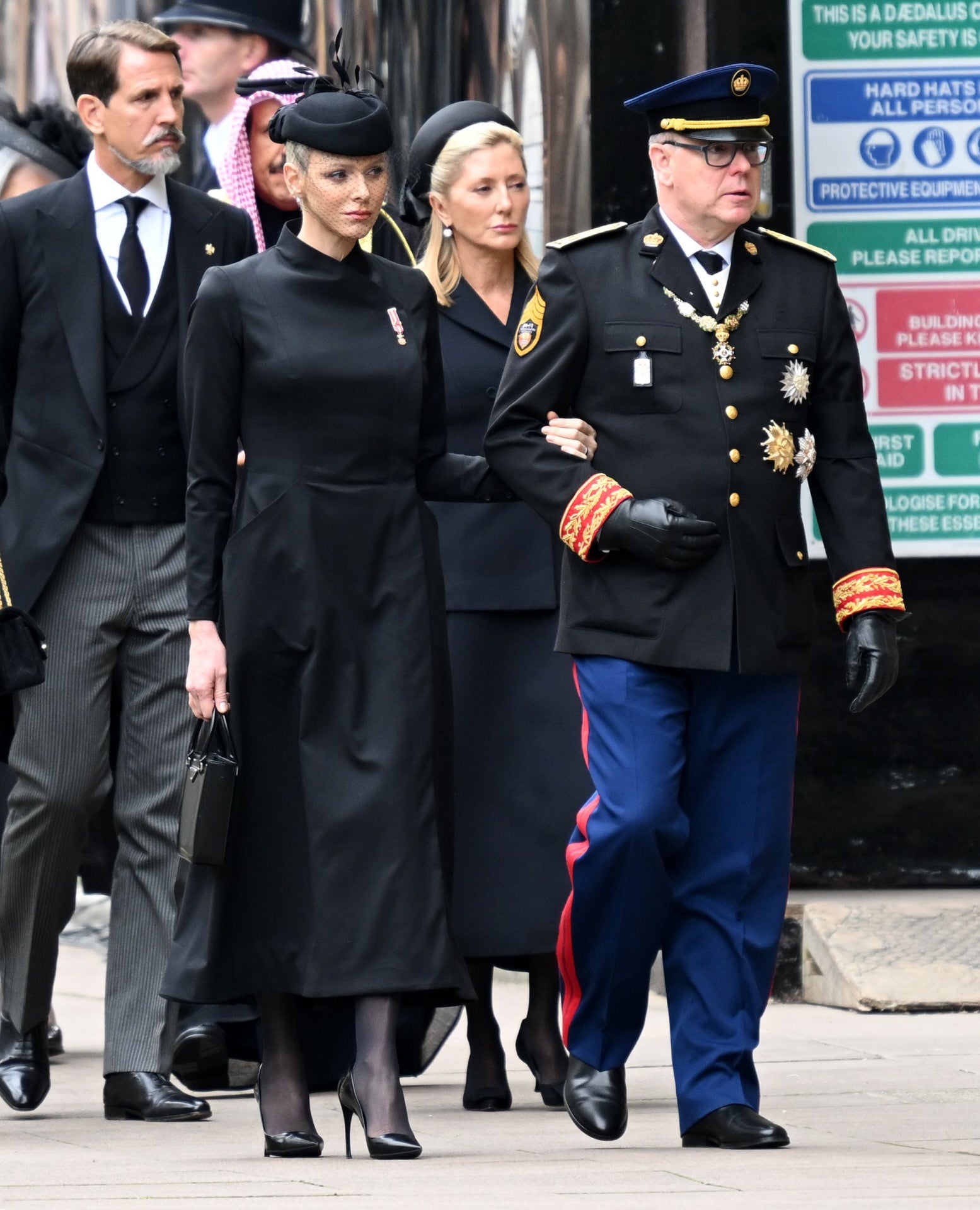 Los príncipes de Mónaco, Charlène y Alberto, reaparecen juntos en acto oficial en el extranjero para acudir al funeral de Isabel II de Inglaterra.