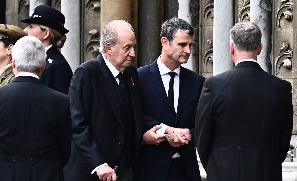 Otra imagen llamativa que nos deja el funeral de la reina Isabel II es esta en la que se puede comprobar el deteriorado estado de salud del rey emérito, Juan Carlos I de España.