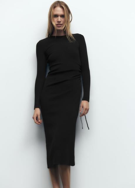 Imagen - Vestido negro de punto de canalé de Zara. Foto: Zara.