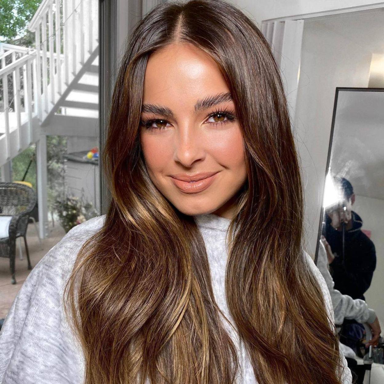 La influencer Addision Rae luce una piel repulpada, suave y luminosa como la obtenida con estas cremas con algas