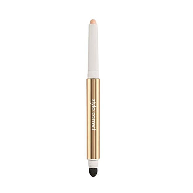 Imagen principal - En grande el corrector Stylo Correct de SISLEY (51,50 €). Después el dúo de polvos bronceadores SPF 15 Timexpert Sun de GERMAINE DE CAPUCCINI (42 €). Finalmente, la brocha Terracota de GUERLAIN (56,99€).