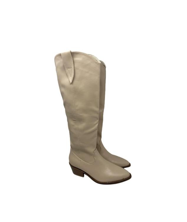 Botas de caña alta estilo cowboy y rústico para combinarla con total looks boho-chic. Son de Golfitos. Precio: 37,90 €.