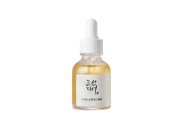 Sérum con niacinamida que permite traspasar la superficie de la piel para hidratar, proteger de factores externos, al igual que potencia la producción de colágeno. Es de Beauty of Joseon. Precio: 17,99 €.