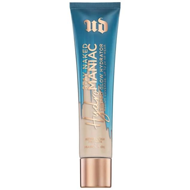 Stay Naked Hydromaniac Tinted Glow Hydrator de Urban Decay ofrece una cobertura impecable, la textura más sedosa, el mayor resplandor y el acabado más natural. Su fórmula ligera hidrata la piel y permanece impecable durante 24 horas. Disimula imperfecciones, poros, líneas y nutre, revitaliza y acondiciona gracias a la kombucha y el aceite de marula. Cómpralo aquí