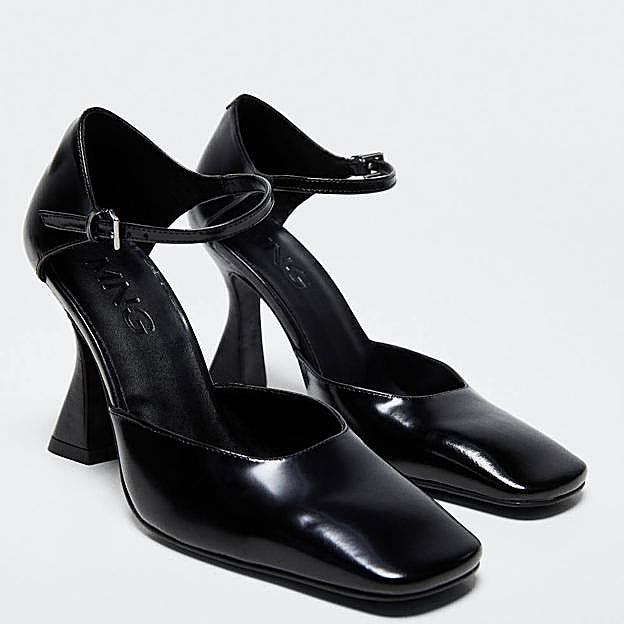 Zapatos de tacón alto con hebillas color negro