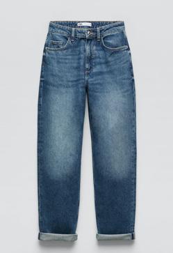 Imagen secundaria 2 - La sobrecamisa de Sfera, la camiseta de Mango y los vaqueros de Zara.