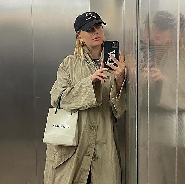 Combina la gabardina como las influencers para conseguir looks fáciles y bonitos a diario 