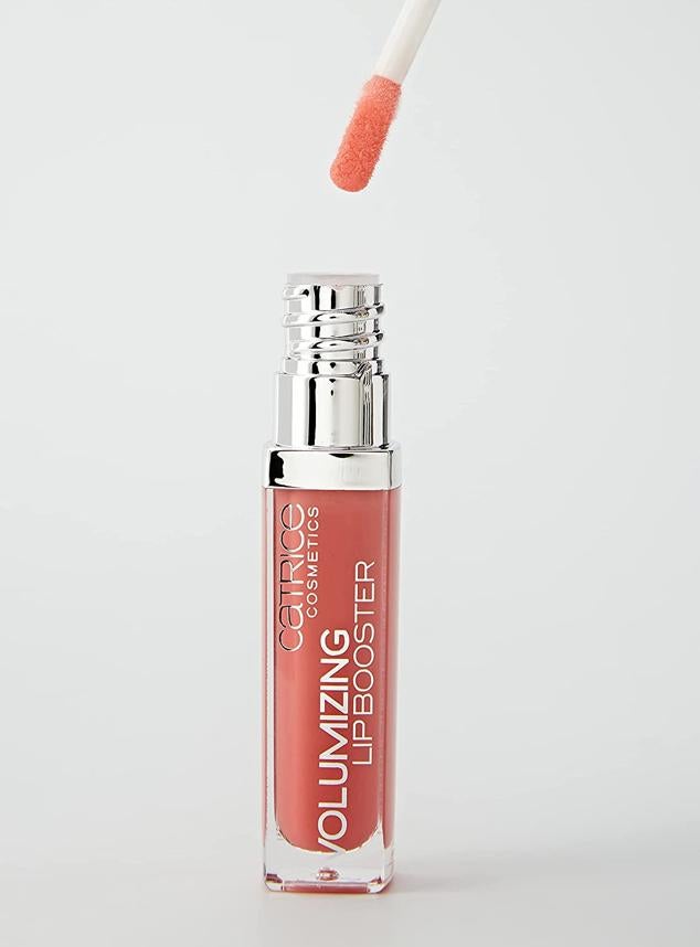 Proporciona a tus labios un bonito efecto volumen gracias al mentol y además consigue esconder las líneas no deseadas de la zona. Es de Catrice. Precio: 3,50 €. Cómpralo aquí