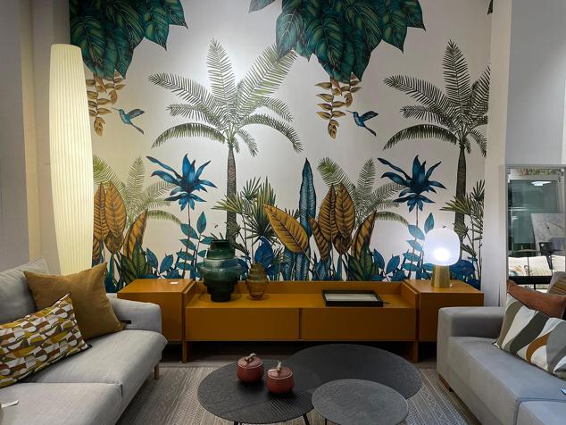 Mª Carmen Ley lleva más de tres décadas dedicada al interiorismo, creando proyectos de decoración personalizados y muebles a medida. En su tienda, tiene lámparas de Narset, Foscarini, Vivia y LZF; muebles de la firma belga Ethic Craft y de la guipuzcoana Treku; telas y papeles pintados de Casanamanca, James Malone, Gancedo y Osborne Little...