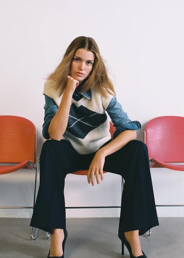 Otro chaleco que podrás llevar encima de camisas de todo tipo. Chaleco de Mango (25,99 euros). 