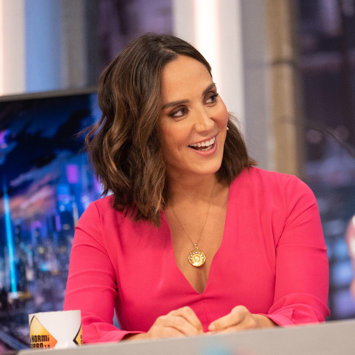 Tamara Falcó anoche, de rosa, durante su intervención en El Hormiguero. 