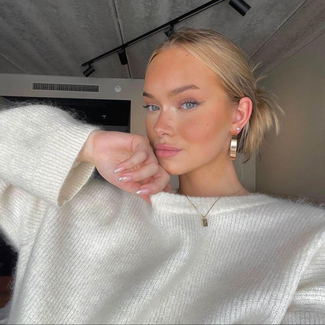 La influencer presume de una piel lisa y sin imperfecciones ni arrugas.