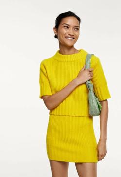 Imagen secundaria 2 - Conjunto de punto amarillo compuesto por falda y top de Parfois.