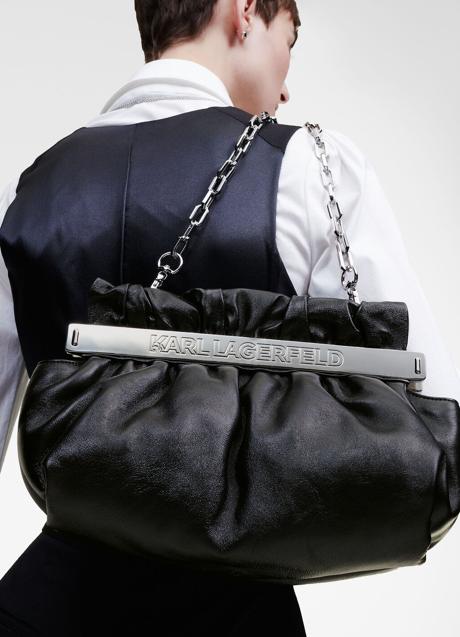 Imagen - Bolso insignia de Karl Lagerfeld, 345€.