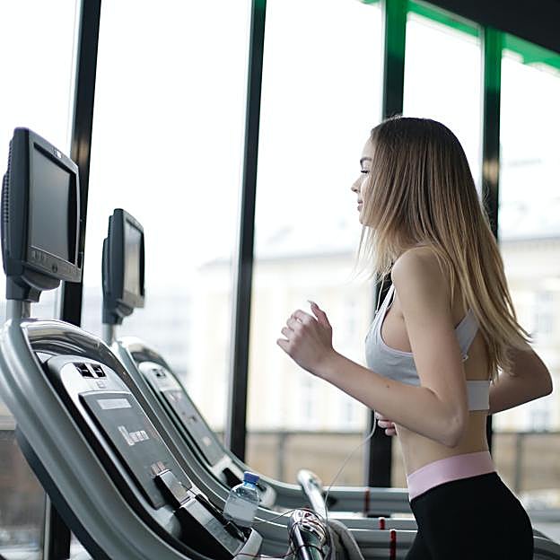 Cómo usar la cinta para correr: inclinación e intensidad para acelerar el metabolismo y adelgazar