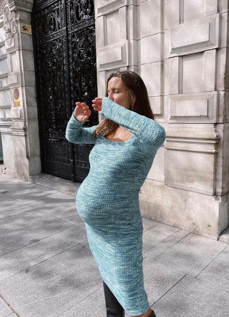 Imagen - El vestido de Primark queda genial con botas altas. / @mpombor