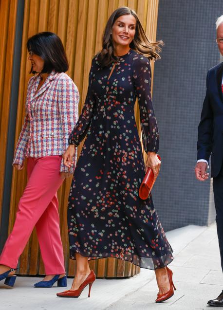 Imagen - Letizia combinó el vestido de Massimo Dutti con zapatos rojos. / GTRES