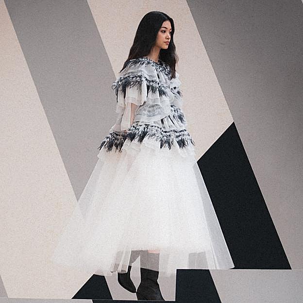 Imagen principal - Look del desfile Chanel HC para este otoño. Campaña de la última campaña de alta costura de Dior y fitting de Dior por Maria Grazia Chiuri.