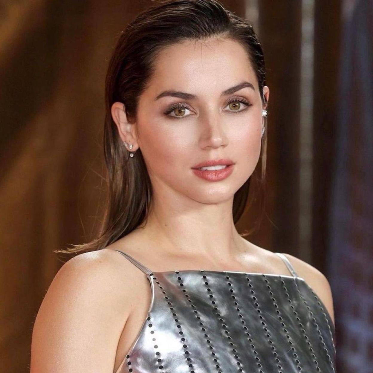 La piel resplandeciente y aterciopelada de Ana de Armas se puede llegar a obtener con estos discos exfoliantes