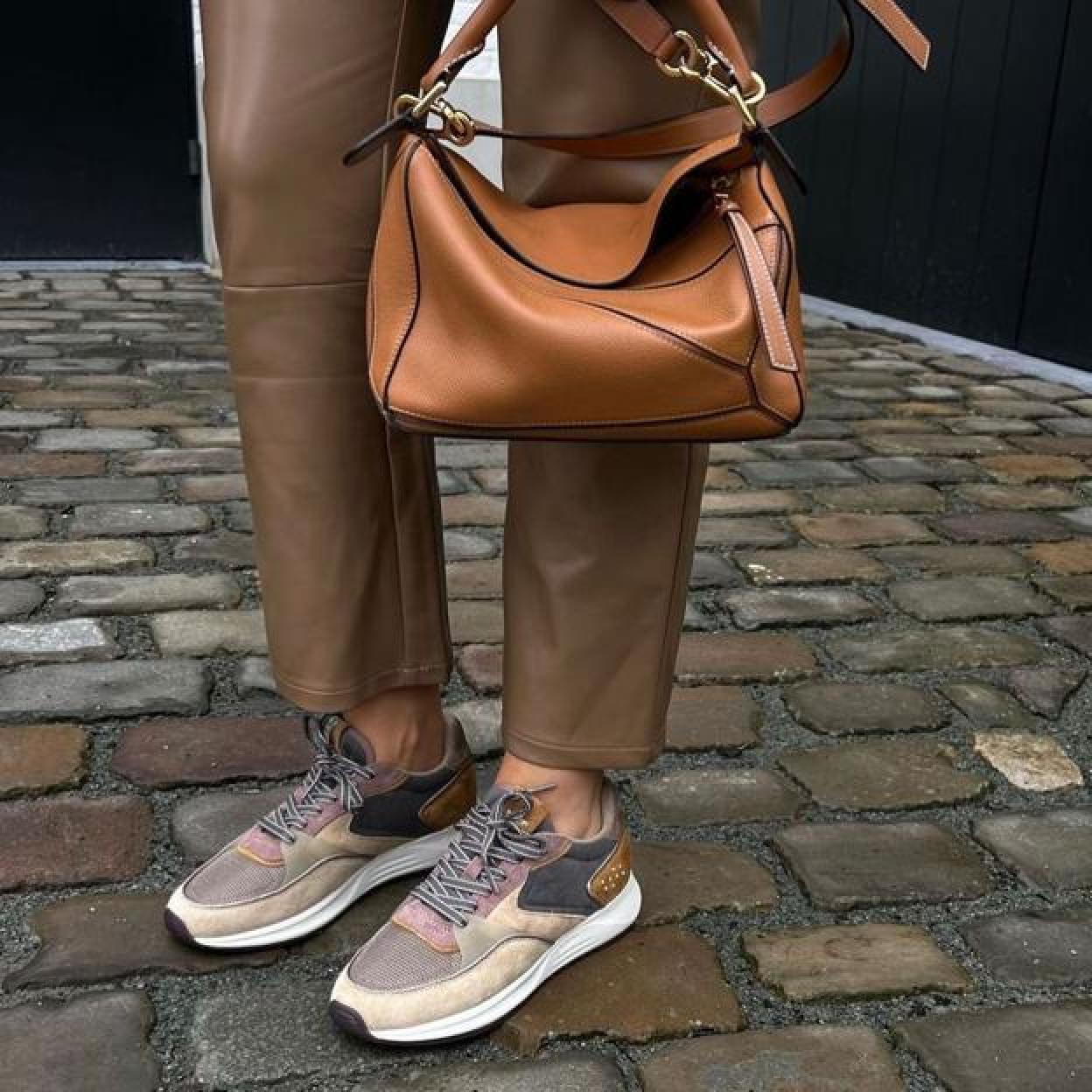 Las zapatillas deportivas de moda que rejuvenecen a los 40.