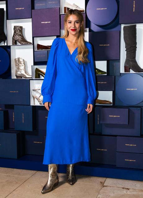 Imagen - La influencer Rebeca Ruiz con botines plateados.