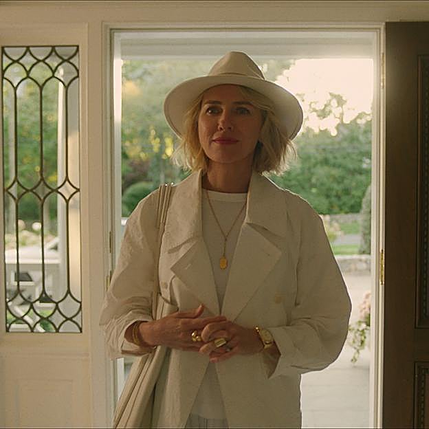 Naomi Watts interpreta en Vigilante a Nora, una mujer que se muda a vivir a la casa de sus sueños. 