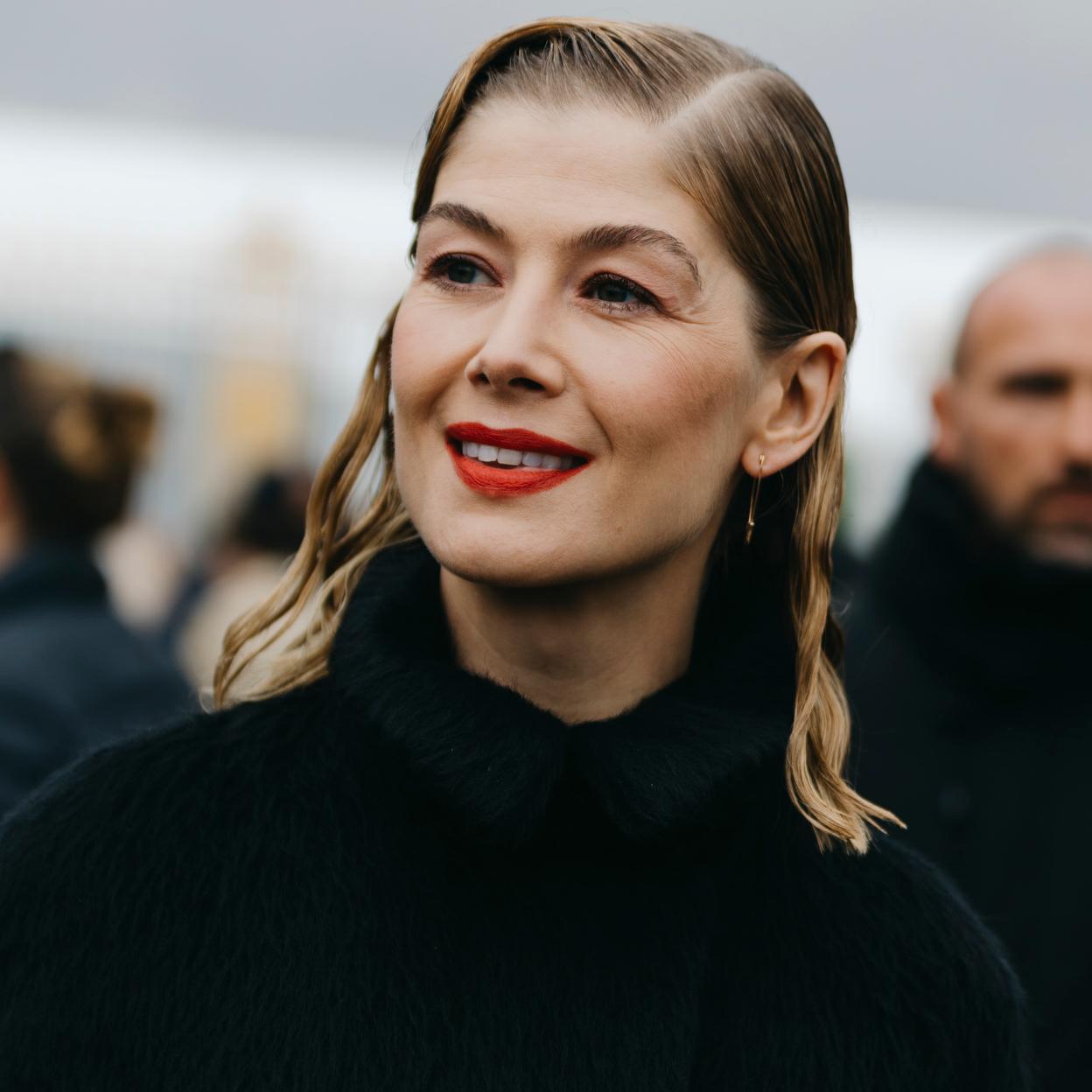 Un sérum de ácido hialurónico es un salvavidas para todo tipo de pieles.