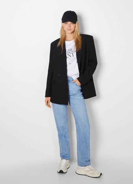 Imagen - Jeans de tiro medio de Bershka, 25,99€.