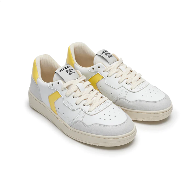 Deportivas veganas, sostenibles y de estilo retro fabricadas en Elche, así es Arze, la firma española que también se ha unido a la estética ochentera. Son comprometidas con el medioambiente y están disponibles en varios colores. Precio: 110 euros.