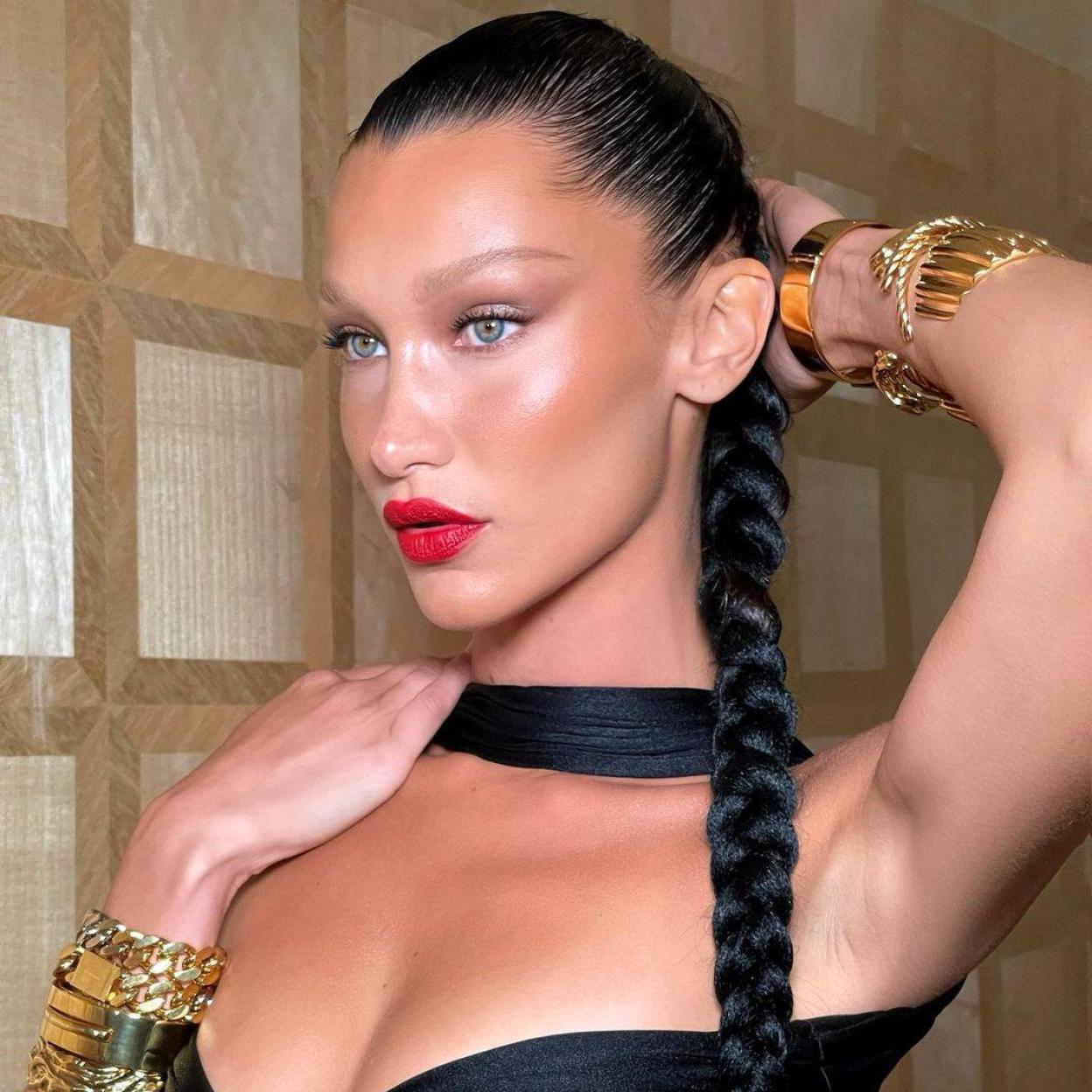 Consigue la piel firme, definida y resplandeciente de Bella Hadid con estos sérums de péptidos