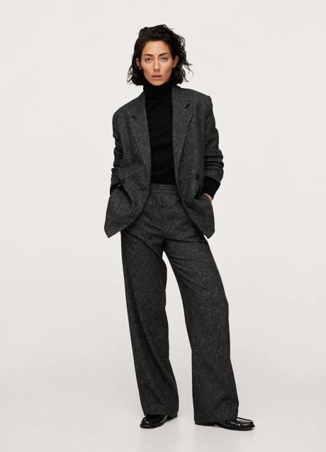 Imagen - Look con conjunto de traje en lana de Mango Outlet. Foto: Mango Outlet.