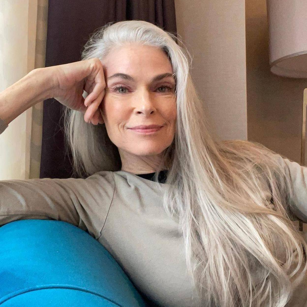 Una piel lisa, luminosa, uniforme y con arrugas minimizadas como la de la modelo se consigue con este dúo antiedad