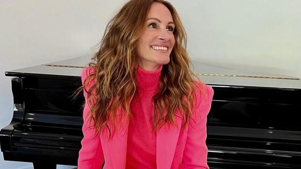 Así llevan el traje rosa de Zara las famosas de más de 50: el look rejuvenecedor tendencia que tienes que copiar