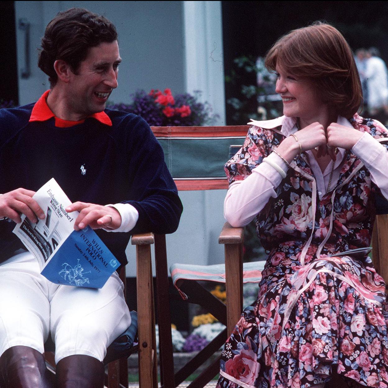 Carlos de Inglaterra con Sarah Spencer, la hermana de la princesa Diana de Gales.