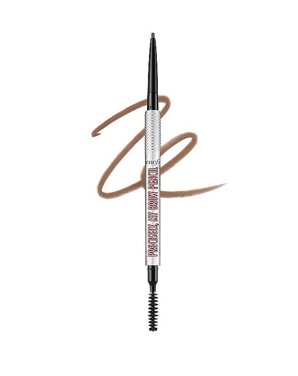 Si buscas un lápiz con precisión a la hora de definir tus cejas “Precisely, my brow” es una opción a tener en cuenta. Disponible en once tonos, con los que prácticamente cualquier tono estará cubierto, permite rellenar las cejas consiguiendo un acabado natural. (Disponible en Sephora, 30,99 euros)