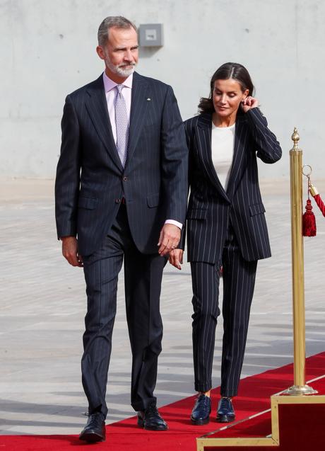 Imagen - La reina Letizia y el rey Felipe antes de viajar a Alemana. / GETTY
