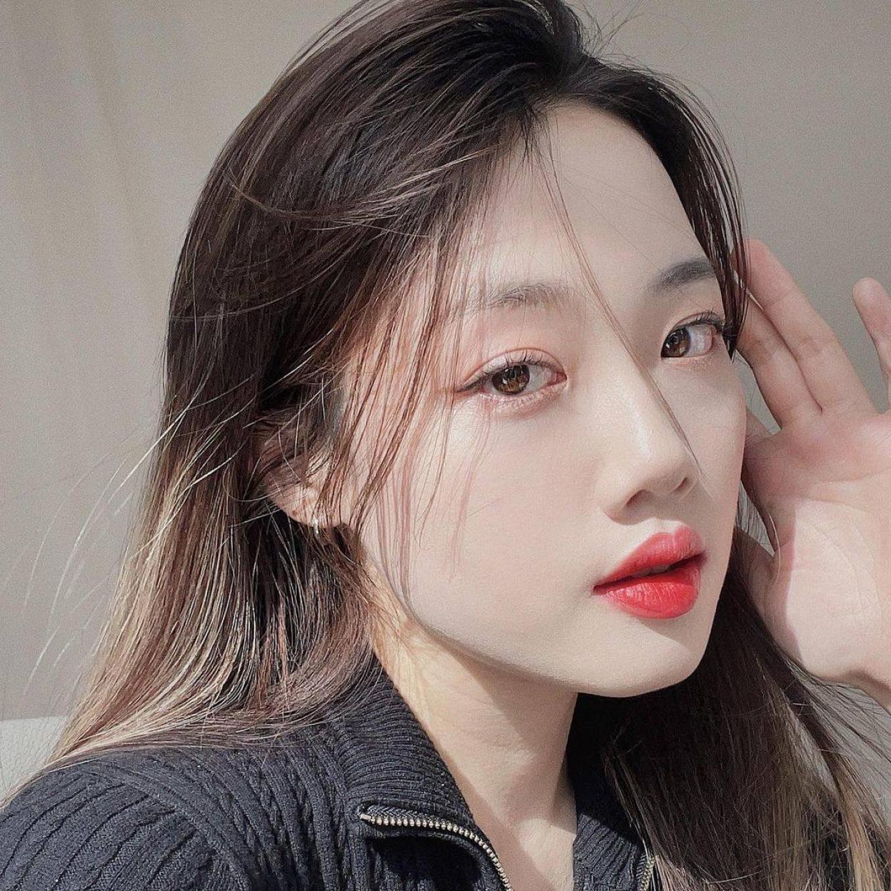 Una piel aterciopelada, luminosa e hidratada, con volumen, como las de las coreanas, depende de la combinación de cica y ceramidas