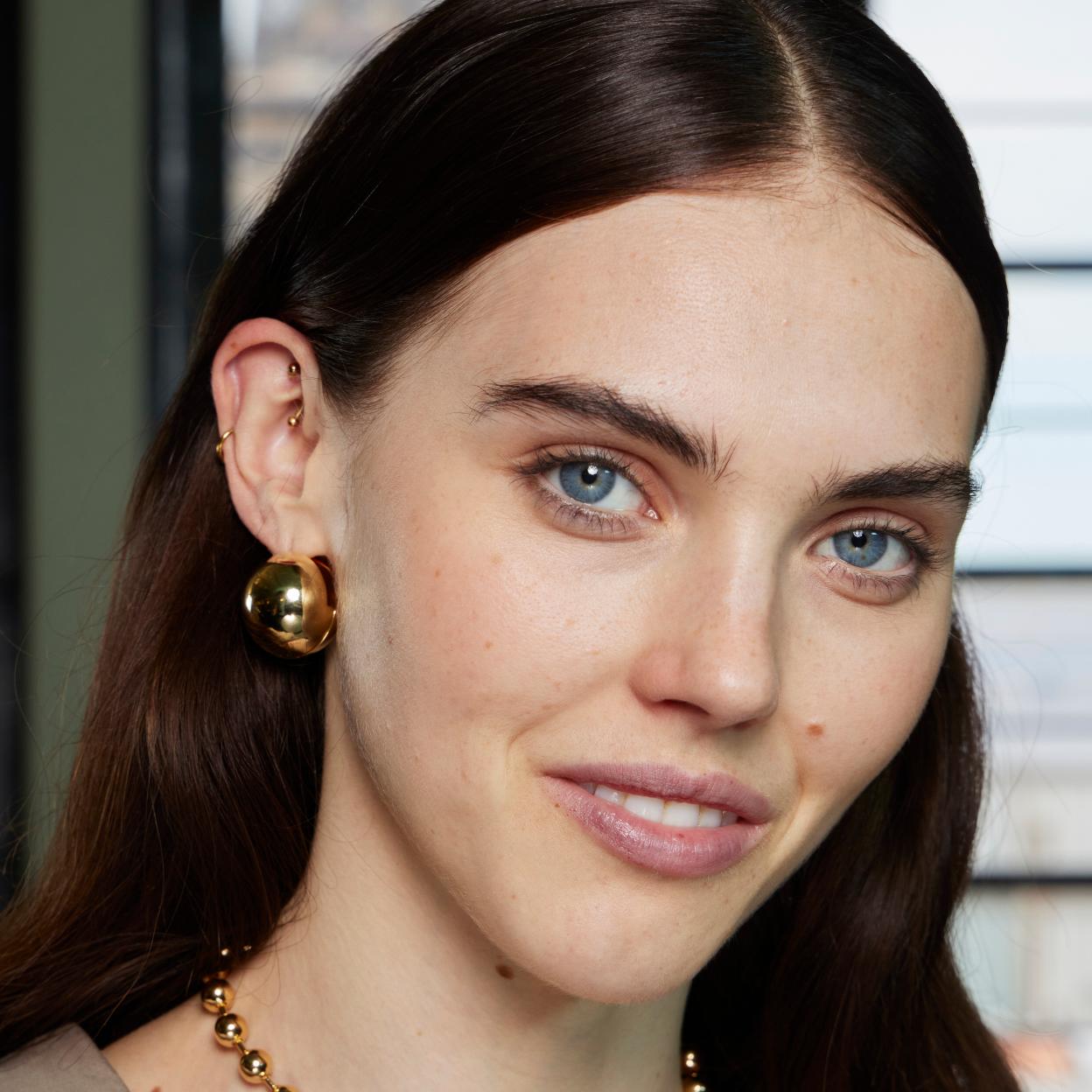 El iluminador viral de ojeras con ácido hialurónico que te ayudará a decirle adiós al efecto cara cansada